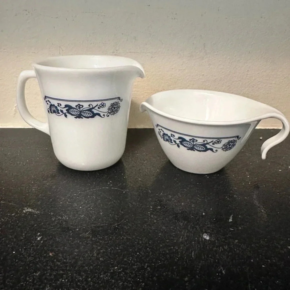 Pyrex Creamer Old Town Blue Onion& Corelle Old Town Blue Hook Handle Creamer - Picture 1 of 6